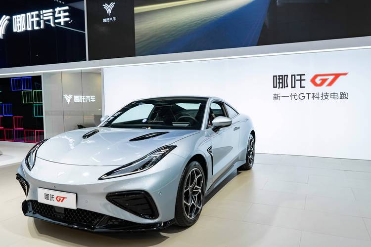 惠州178哪吒汽车在智能汽车领域的表现，领途汽车在新能源汽车市场中的影响力